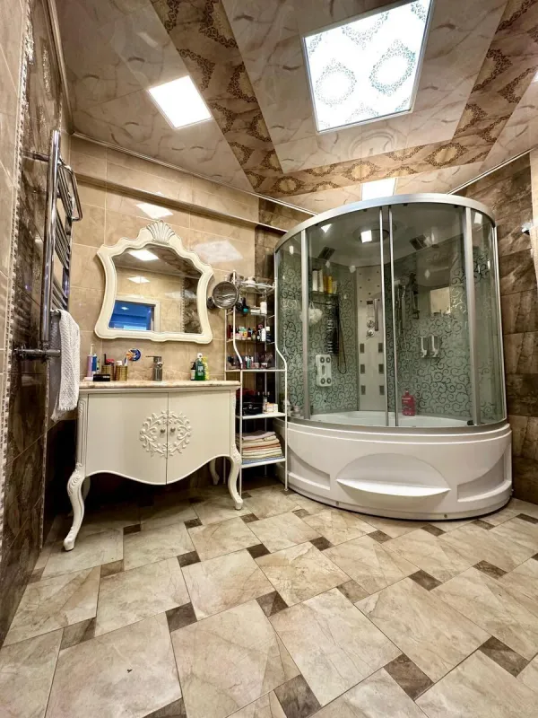 Satılır 3 otaqlı mənzil 136 m²