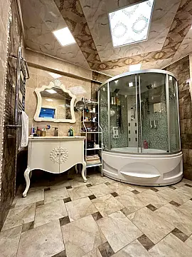 Satılır 3 otaqlı mənzil 136 m²