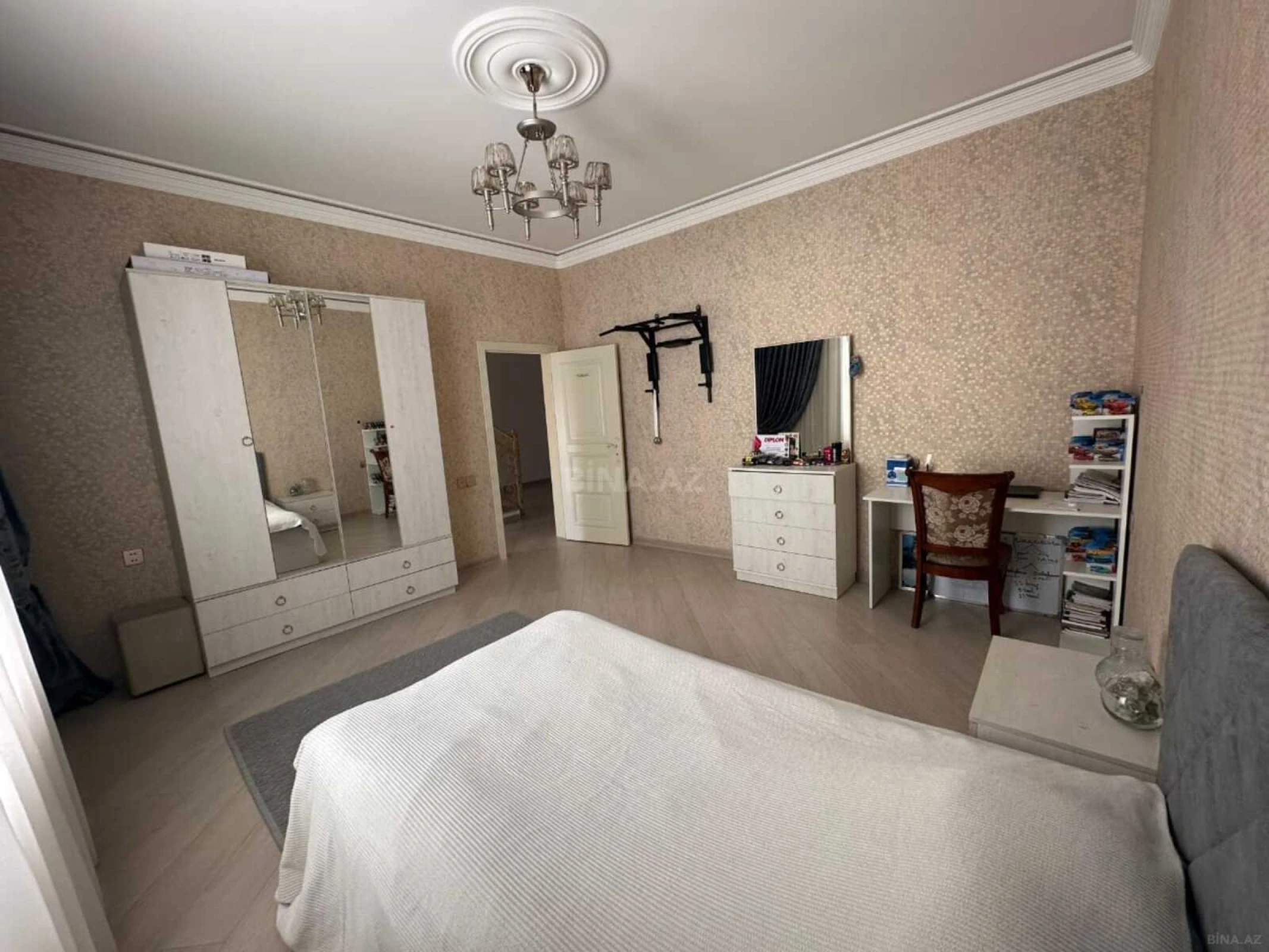 Kirayə verilir 6 otaqlı həyət evi 500 m²