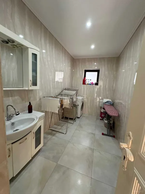 Kirayə verilir 6 otaqlı həyət evi 500 m²