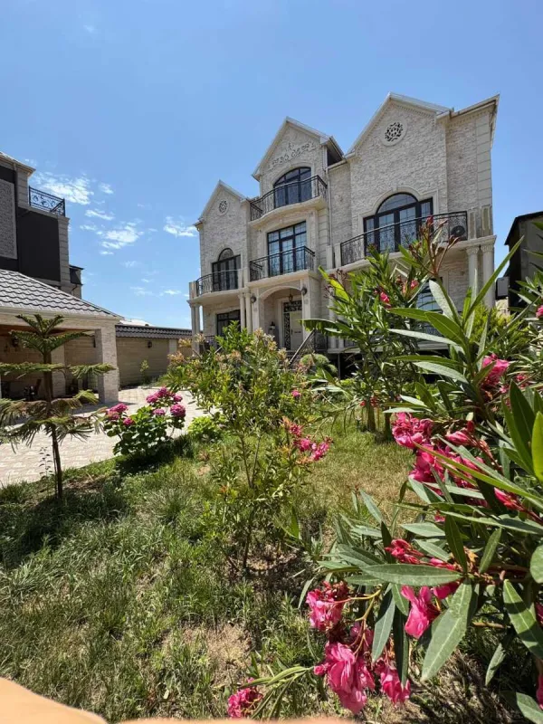Kirayə verilir 6 otaqlı həyət evi 500 m²