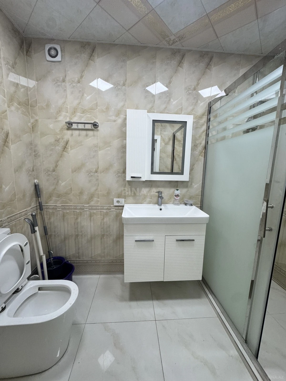 Kirayə verilir 2 otaqlı mənzil 75 m²