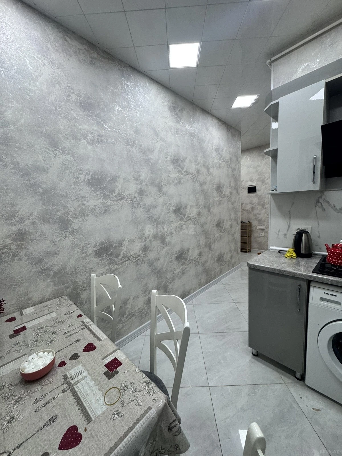 Kirayə verilir 2 otaqlı mənzil 75 m²