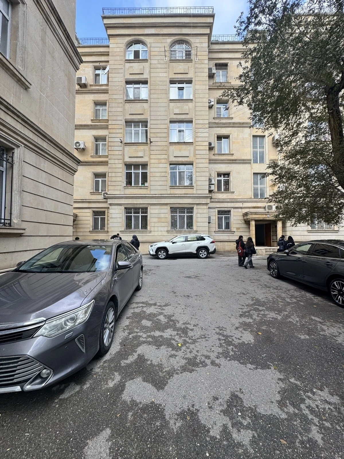 Kirayə verilir 2 otaqlı mənzil 75 m²