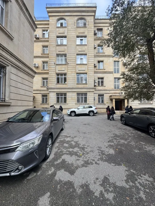 Kirayə verilir 2 otaqlı mənzil 75 m²