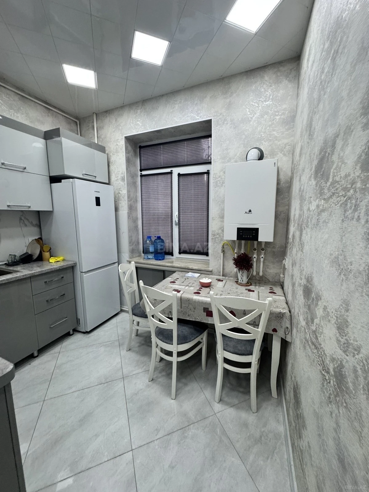 Kirayə verilir 2 otaqlı mənzil 75 m²