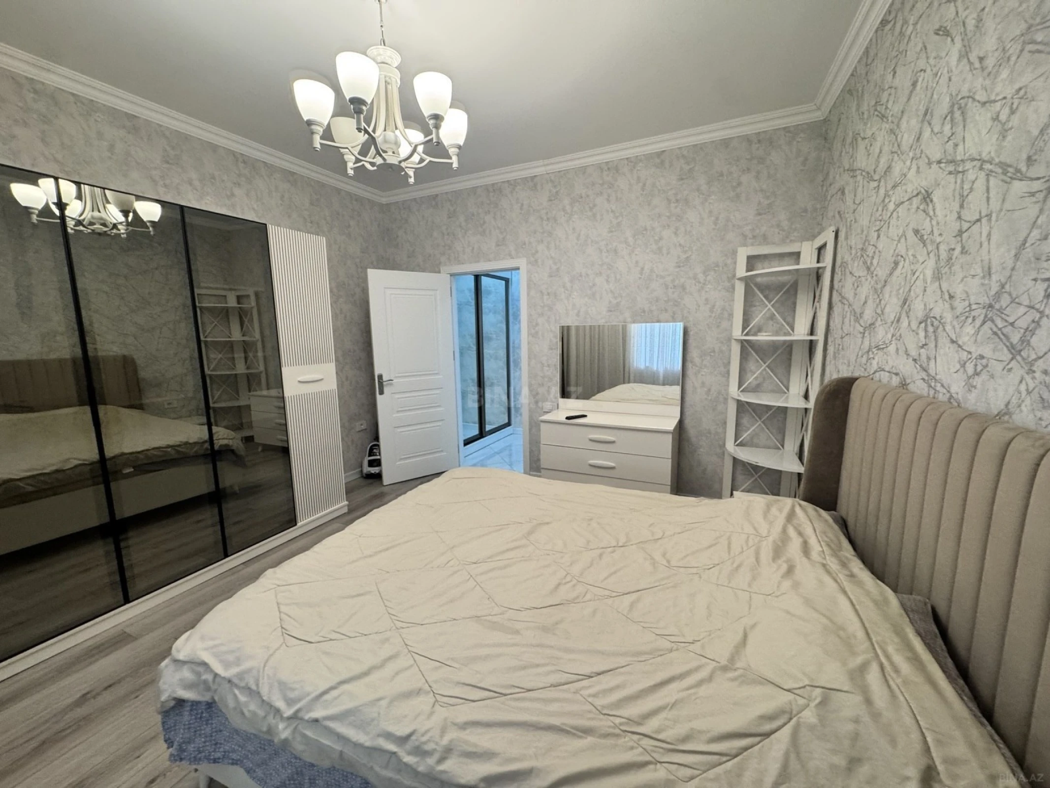 Kirayə verilir 2 otaqlı mənzil 75 m²
