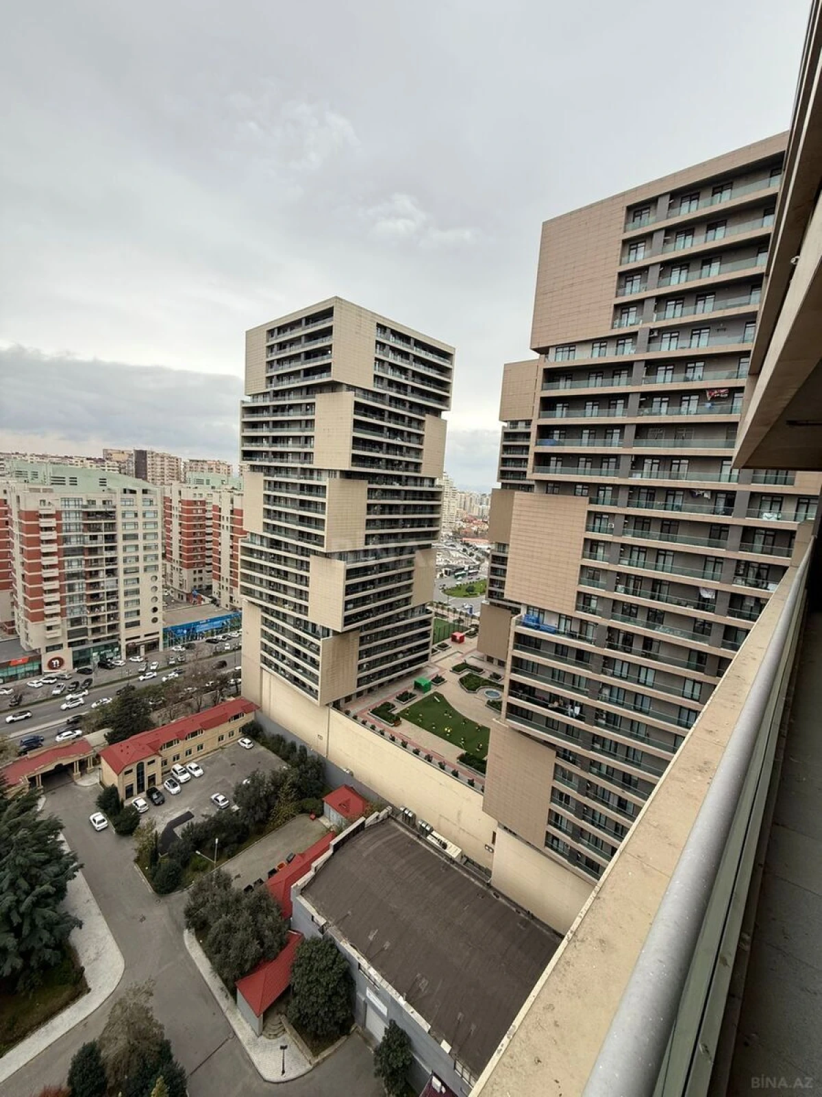 Satılır 2 otaqlı mənzil 98 m²