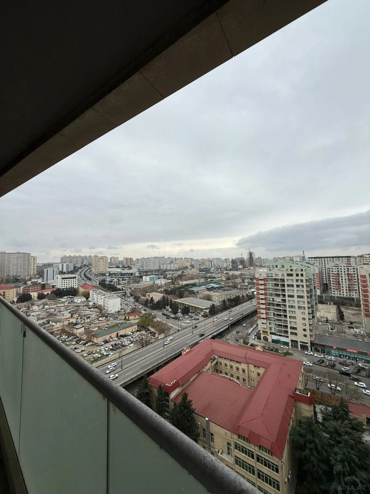 Satılır 2 otaqlı mənzil 98 m²