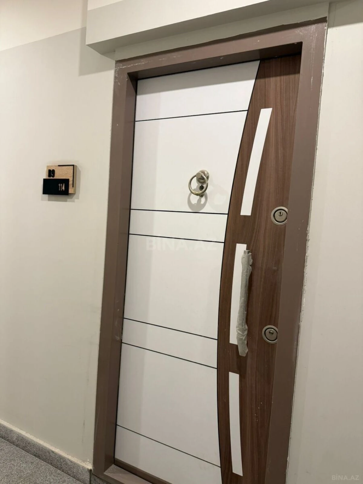 Satılır 2 otaqlı mənzil 98 m²