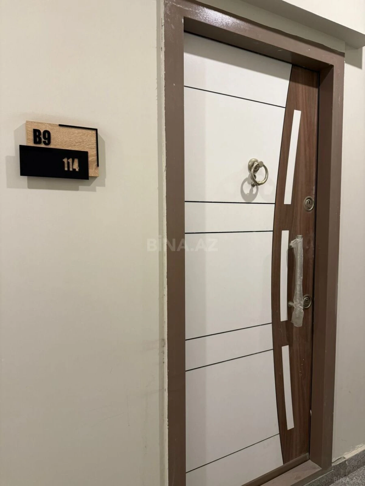 Satılır 2 otaqlı mənzil 98 m²