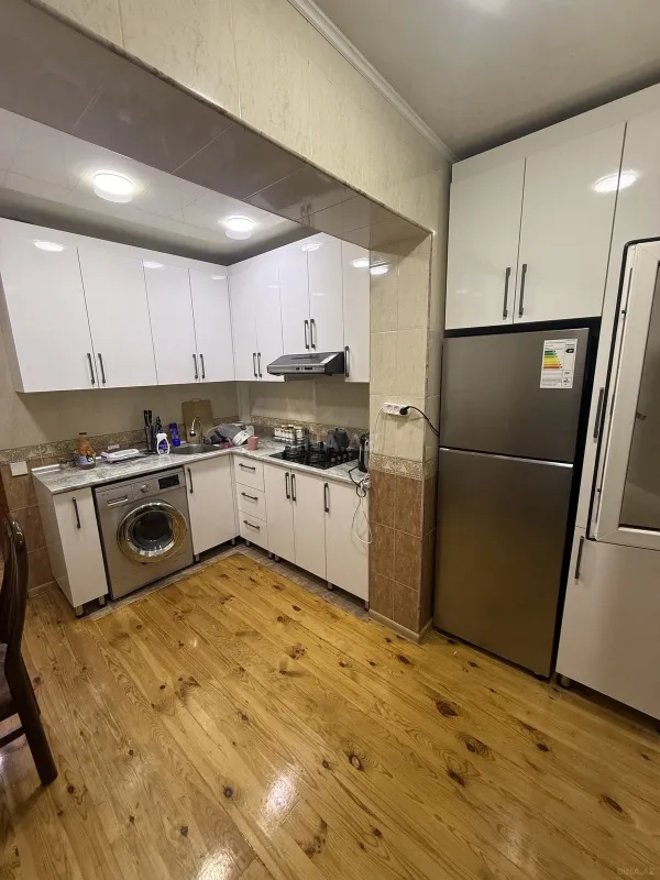 Satılır 4 otaqlı mənzil 100 m²