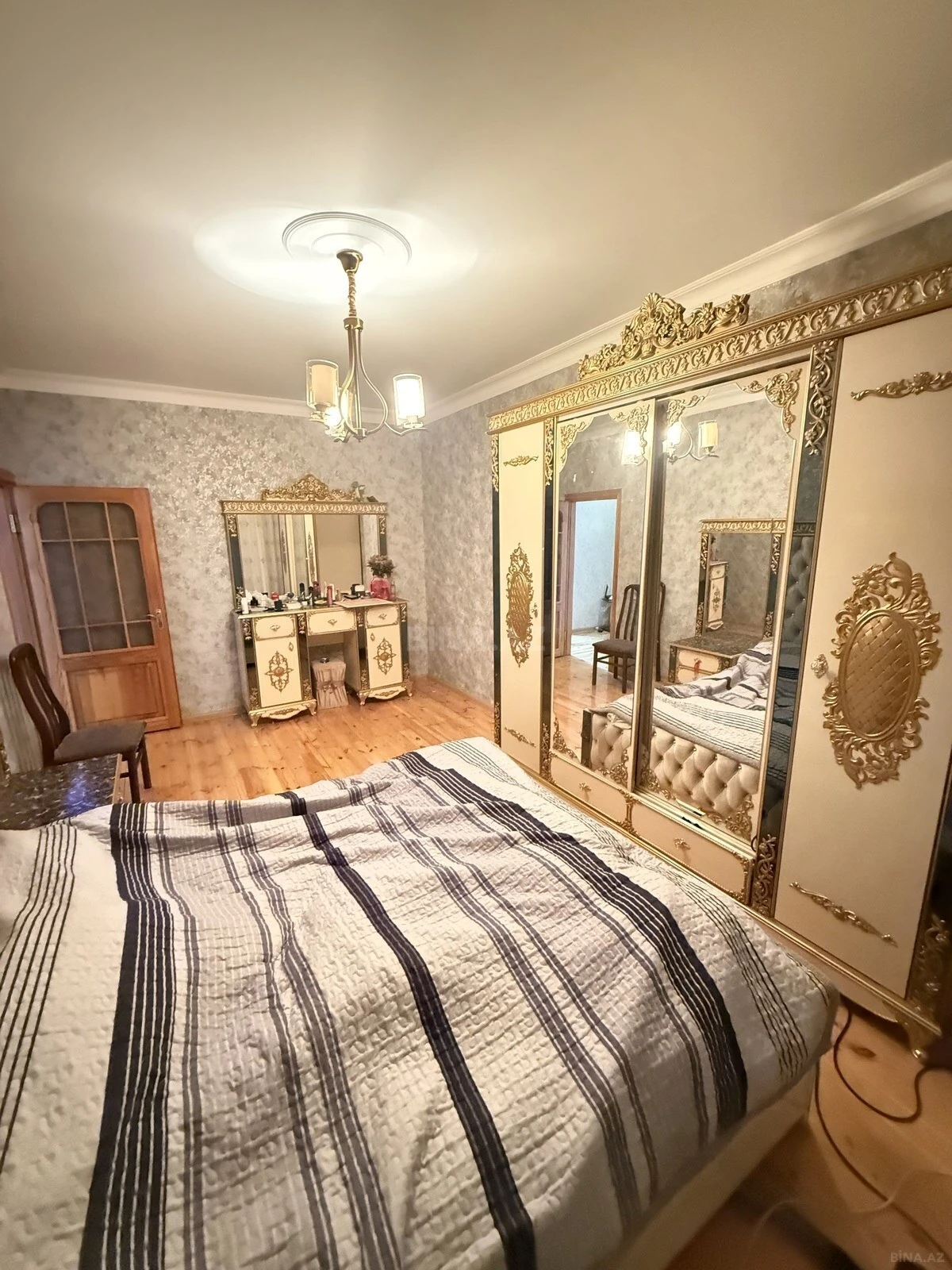 Satılır 4 otaqlı mənzil 100 m²