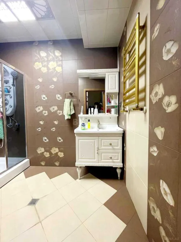 Satılır 3 otaqlı mənzil 109 m²