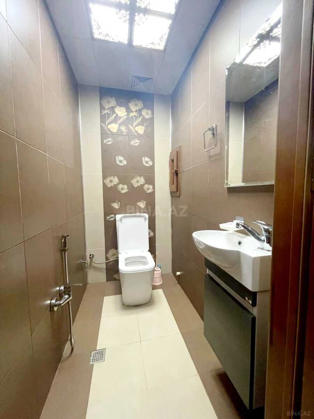 Satılır 3 otaqlı mənzil 109 m²