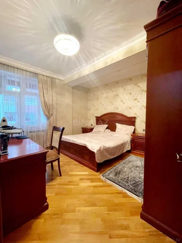 Satılır 3 otaqlı mənzil 109 m²