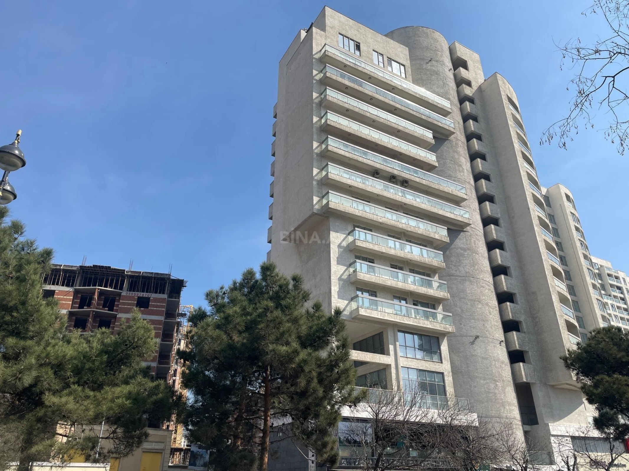 Satılır 2 otaqlı mənzil 98 m²