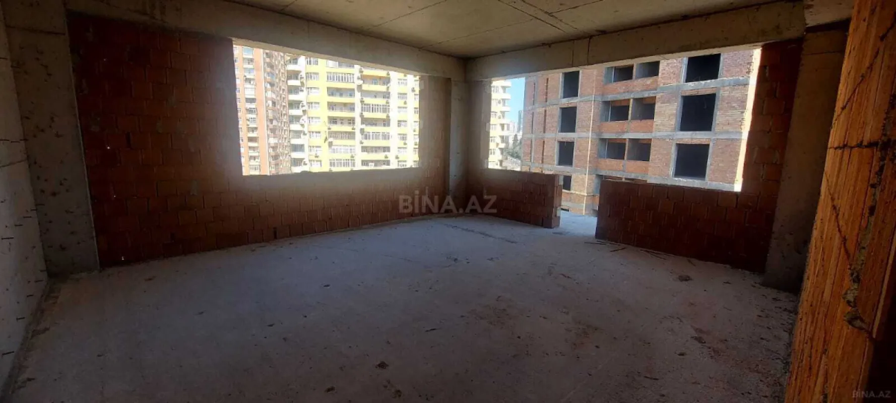 Satılır 2 otaqlı mənzil 98 m²