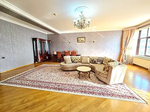 Kirayə verilir 3 otaqlı mənzil 160 m² — Bakı, Sahil qəs. 3 otaq 160.00 m²