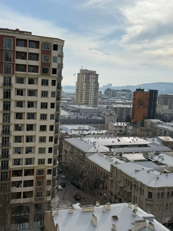 Satılır 3 otaqlı mənzil 113 m²