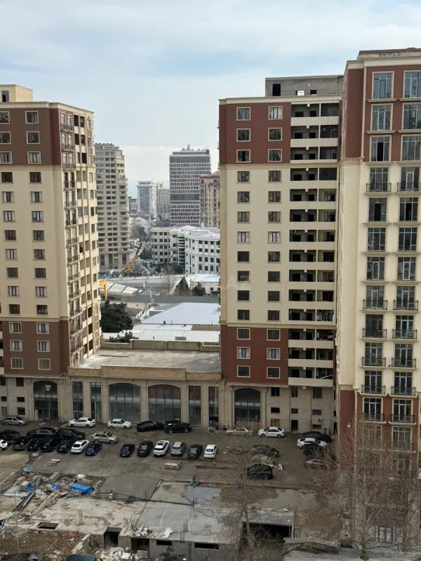 Satılır 3 otaqlı mənzil 113 m²