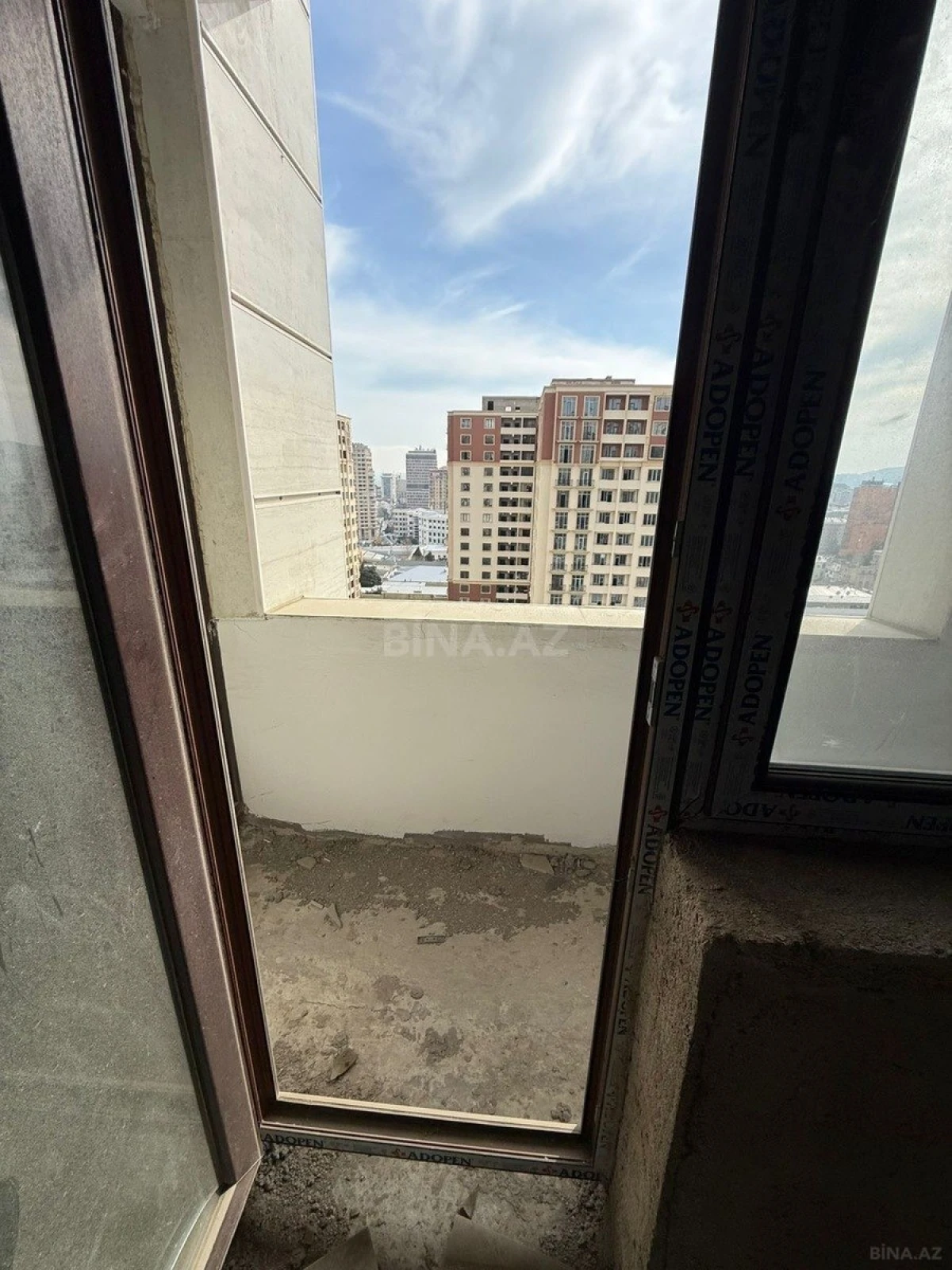 Satılır 3 otaqlı mənzil 113 m²