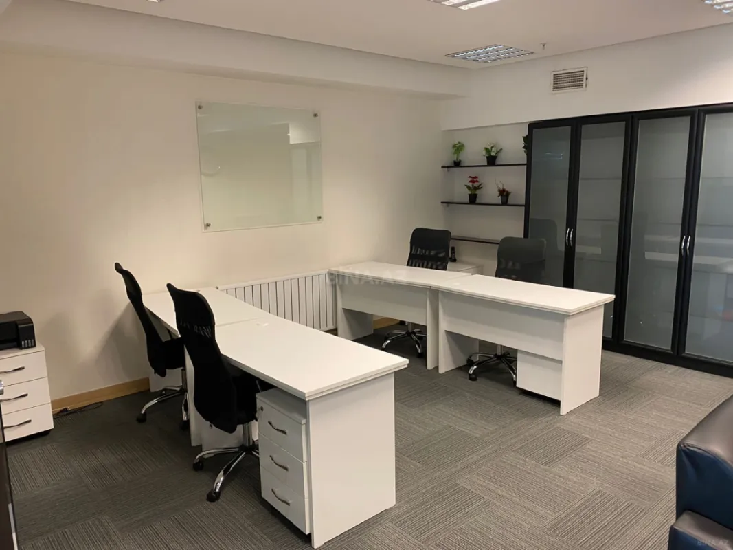 Satılır 3 otaqlı ofis 85 m²