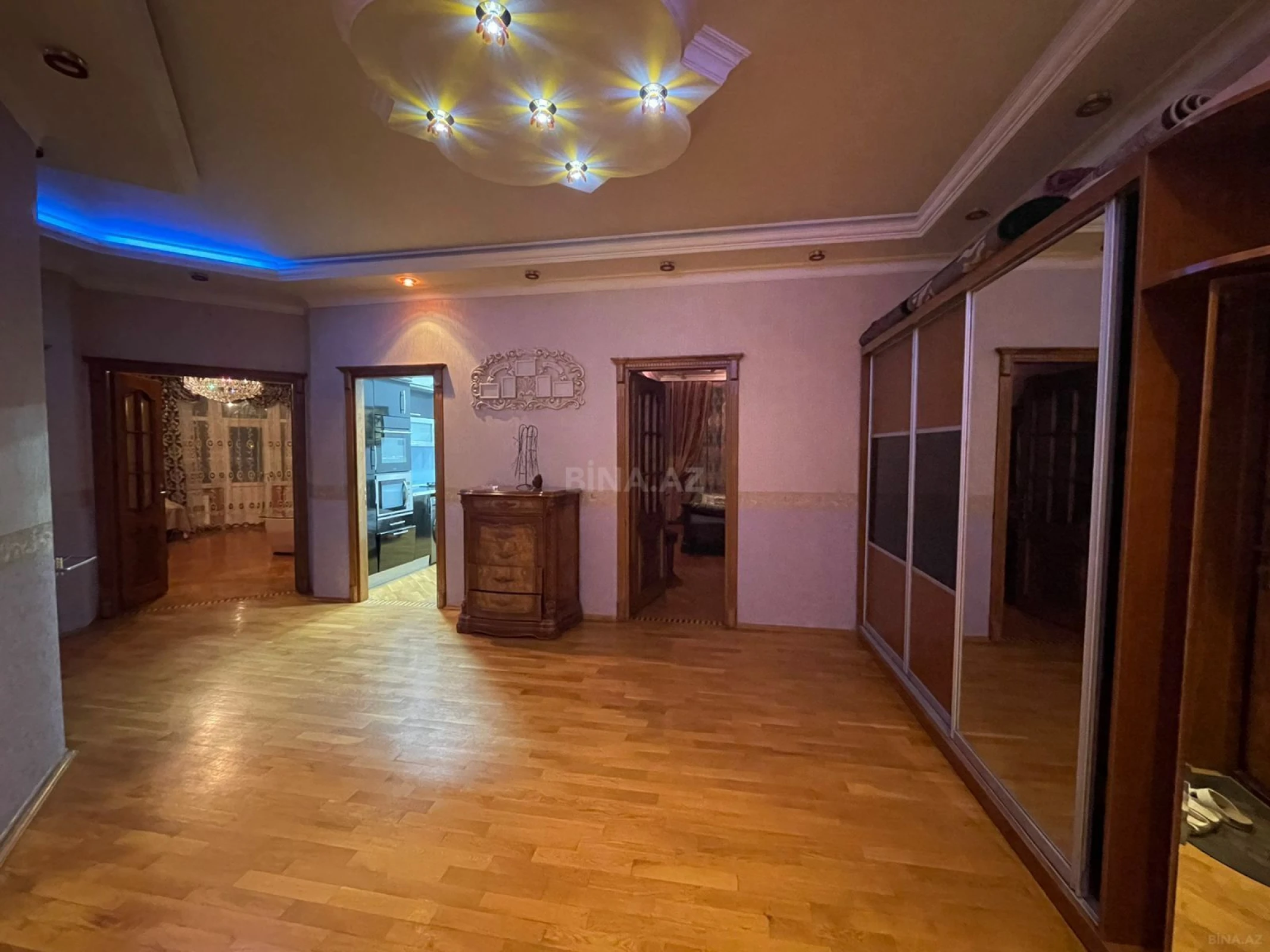 Satılır 3 otaqlı mənzil 117 m²