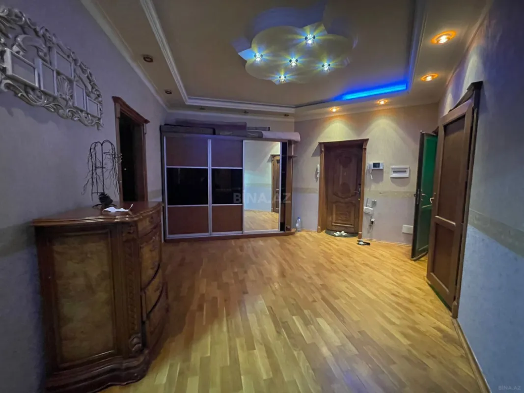Satılır 3 otaqlı mənzil 117 m²
