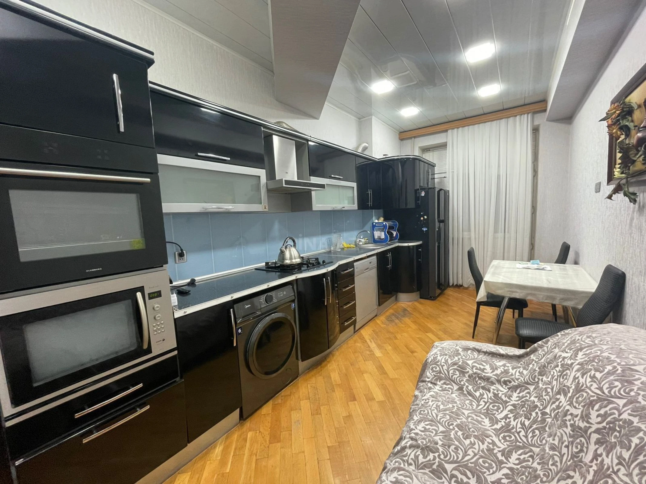 Satılır 3 otaqlı mənzil 117 m²