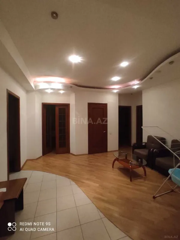 Kirayə verilir 3 otaqlı mənzil 141 m²