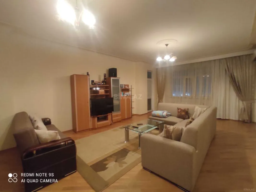 Kirayə verilir 3 otaqlı mənzil 141 m²