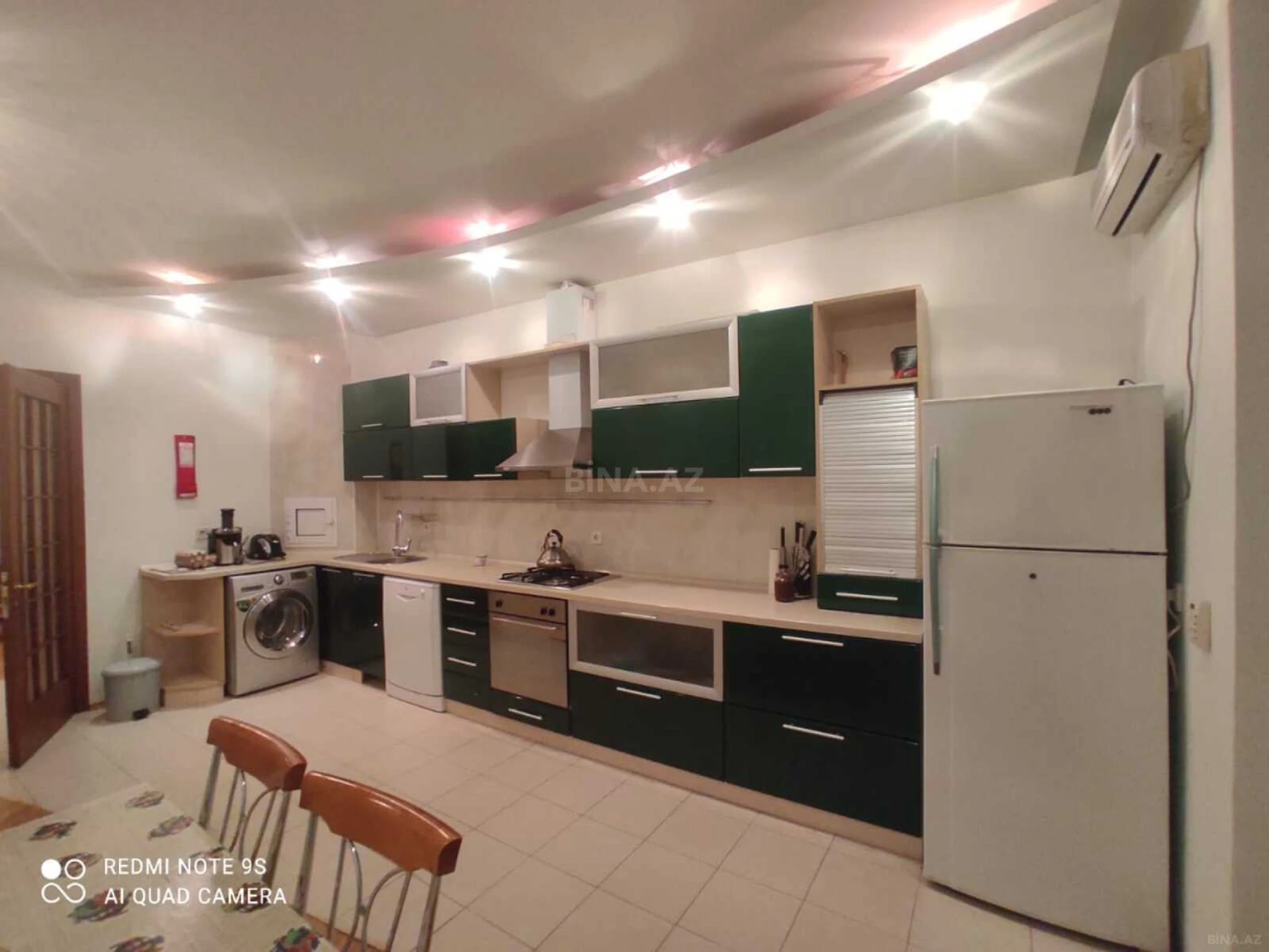 Kirayə verilir 3 otaqlı mənzil 141 m²