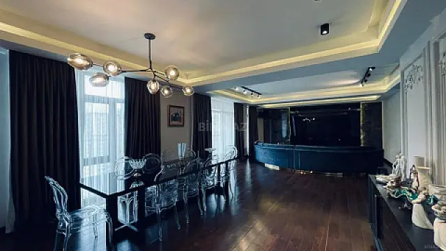 Kirayə verilir 5 otaqlı mənzil 220 m² — Bakı 5 otaq 220.00 m²