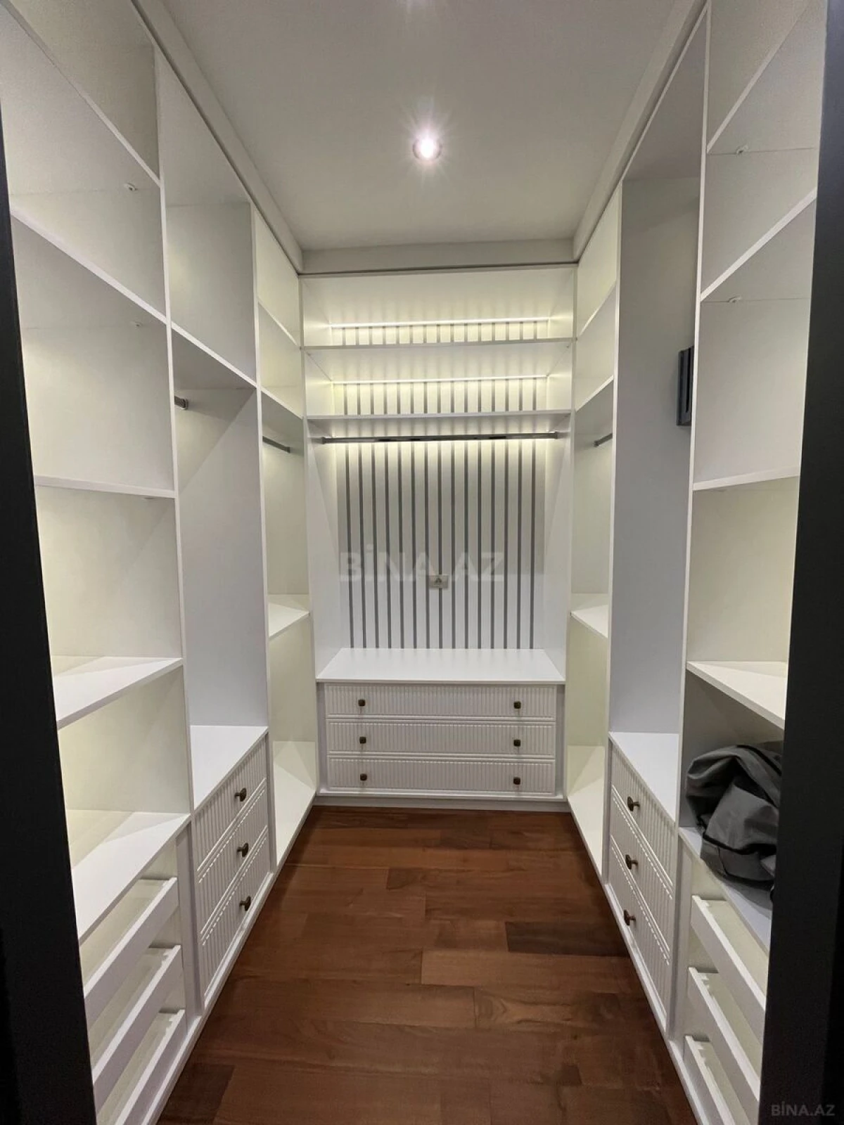 Kirayə verilir 5 otaqlı mənzil 220 m²