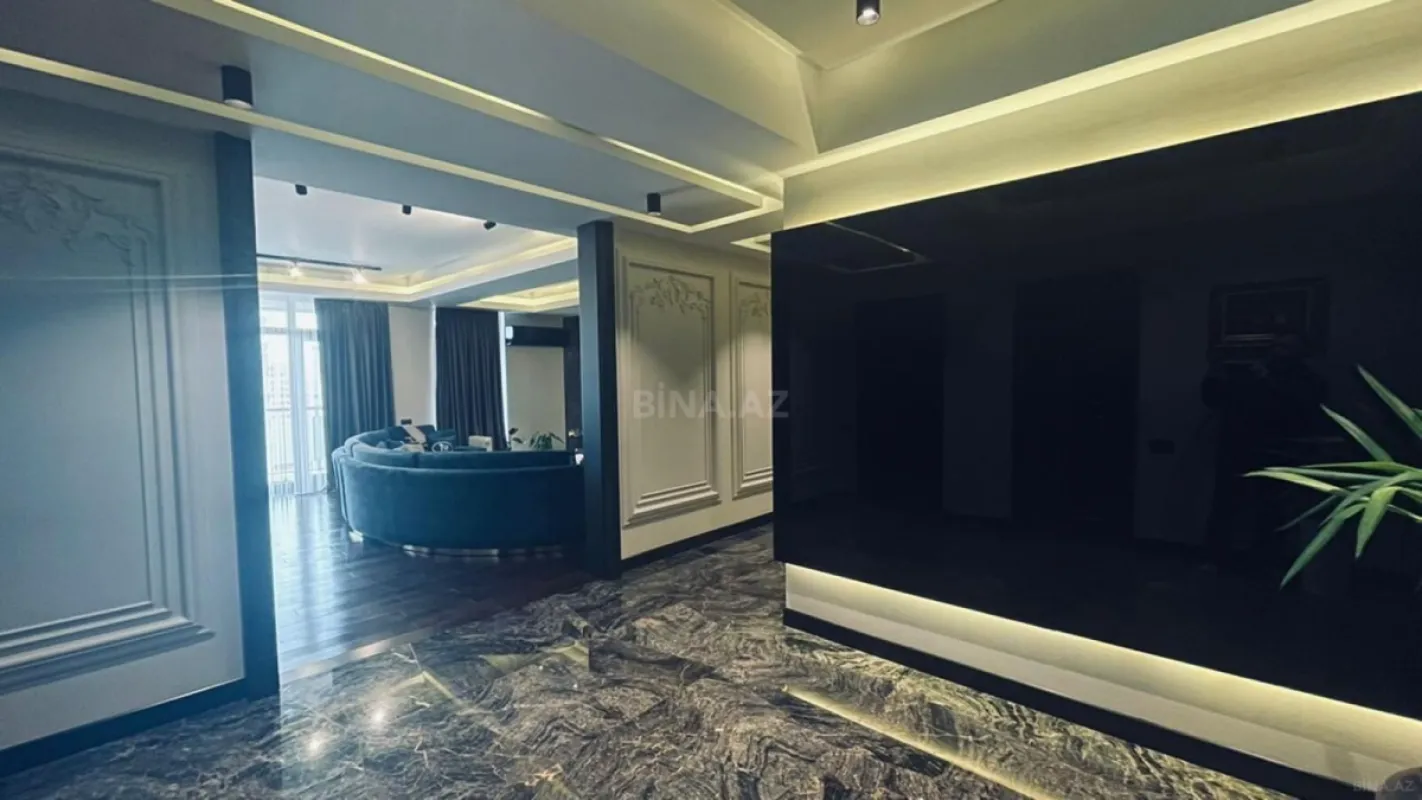 Kirayə verilir 5 otaqlı mənzil 220 m²