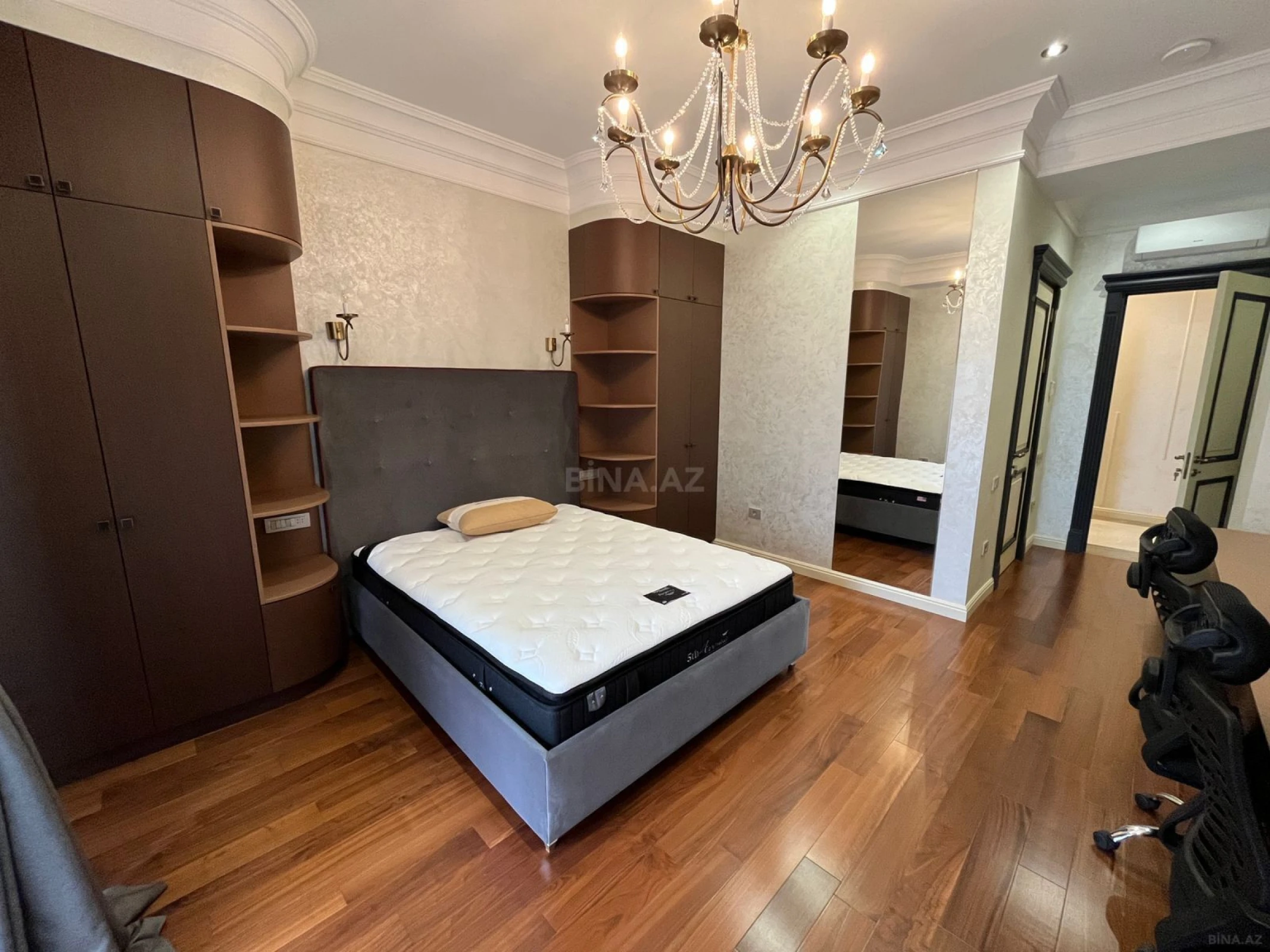 Kirayə verilir 5 otaqlı mənzil 220 m²