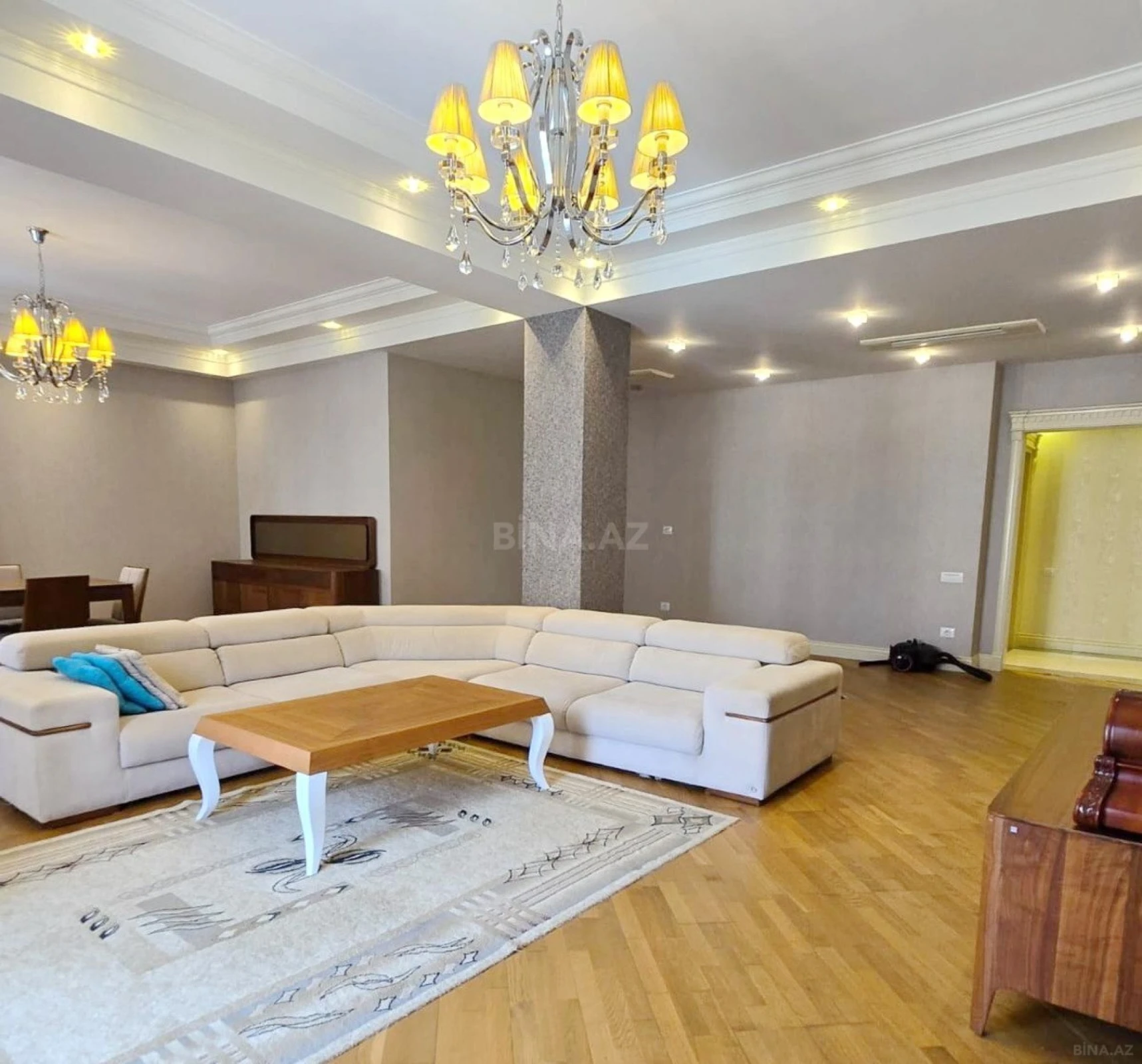 Kirayə verilir 5 otaqlı mənzil 256 m²
