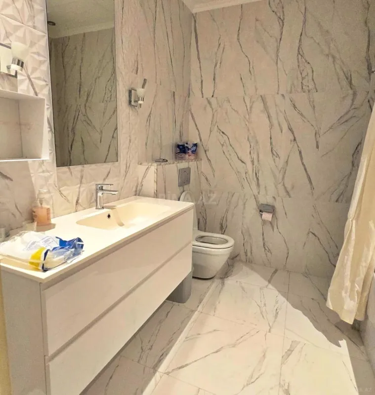 Kirayə verilir 5 otaqlı mənzil 256 m²