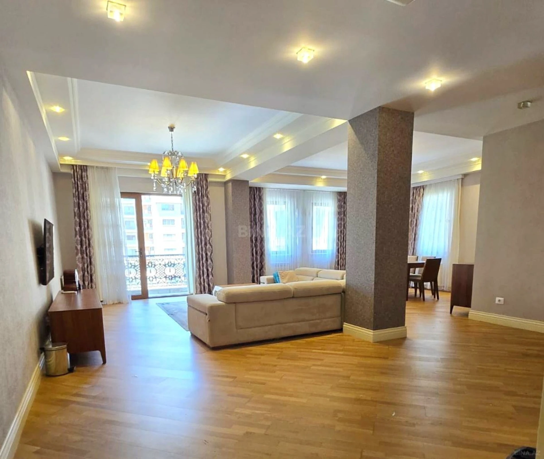 Kirayə verilir 5 otaqlı mənzil 256 m²