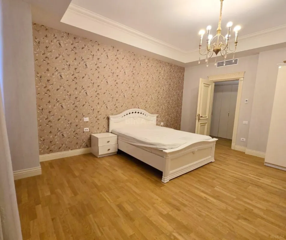 Kirayə verilir 5 otaqlı mənzil 256 m²