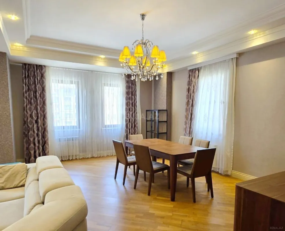 Kirayə verilir 5 otaqlı mənzil 256 m²