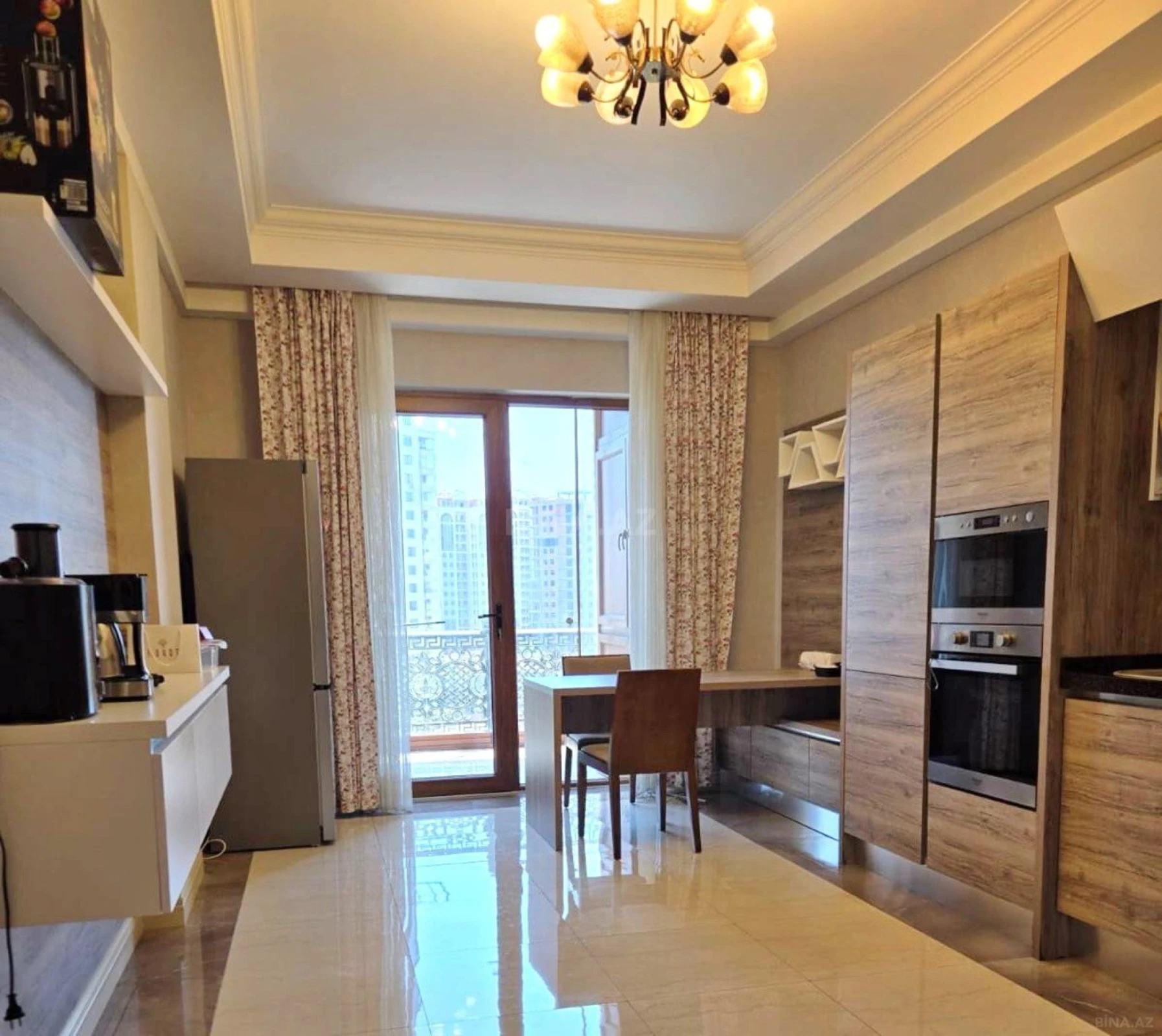 Kirayə verilir 5 otaqlı mənzil 256 m²