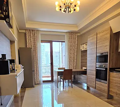 Kirayə verilir 5 otaqlı mənzil 256 m²