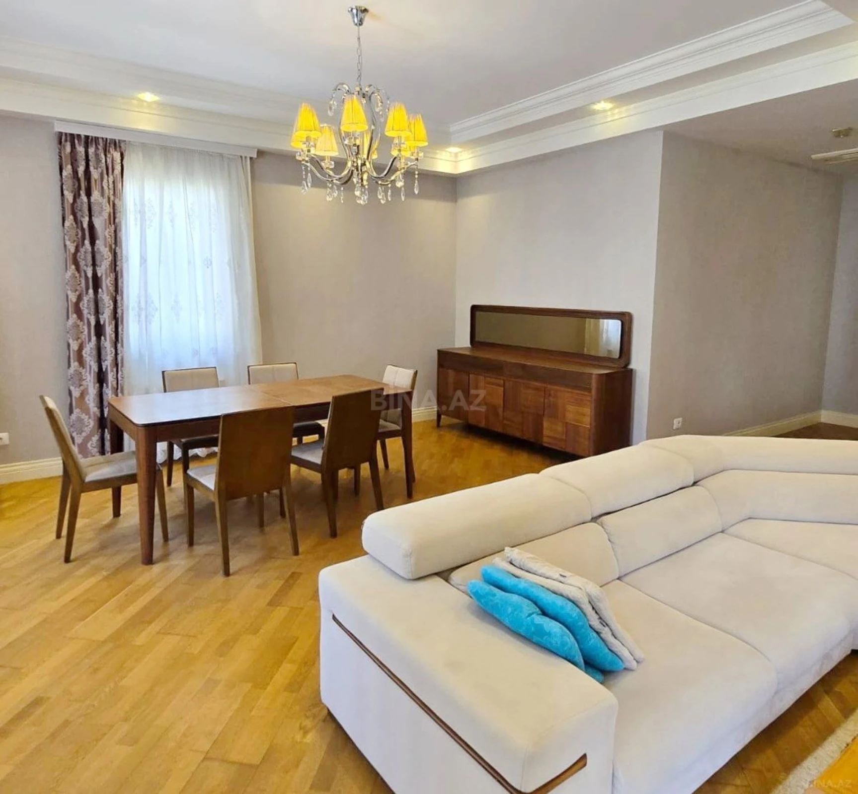 Kirayə verilir 5 otaqlı mənzil 256 m²