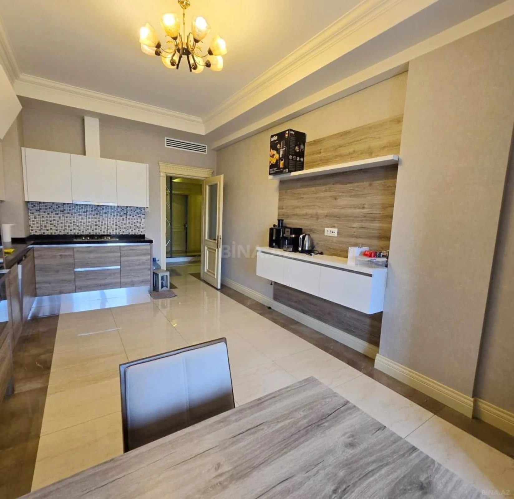 Kirayə verilir 5 otaqlı mənzil 256 m²