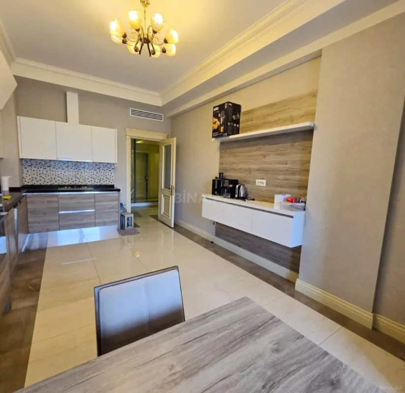 Kirayə verilir 5 otaqlı mənzil 256 m²