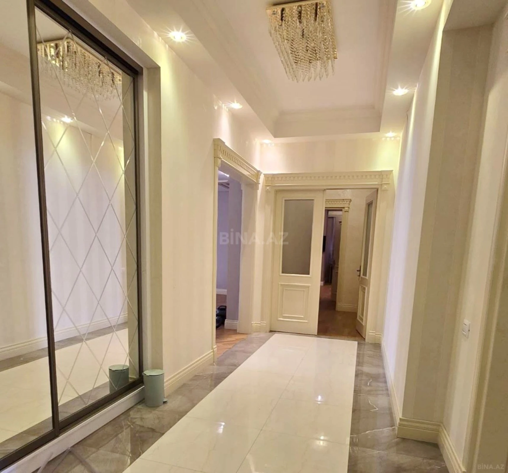 Kirayə verilir 5 otaqlı mənzil 256 m²