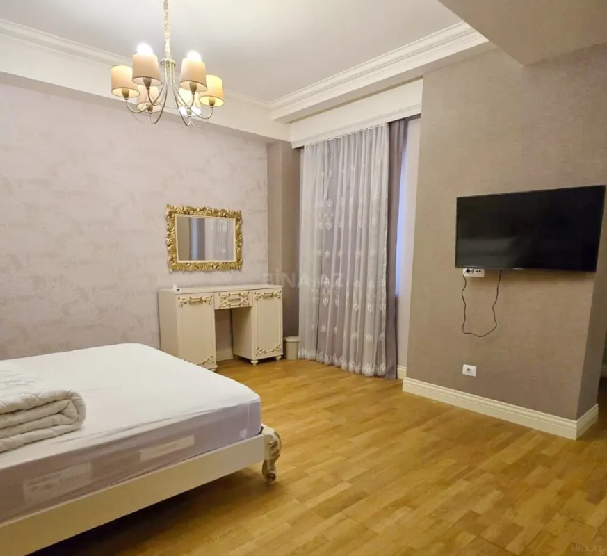 Kirayə verilir 5 otaqlı mənzil 256 m²