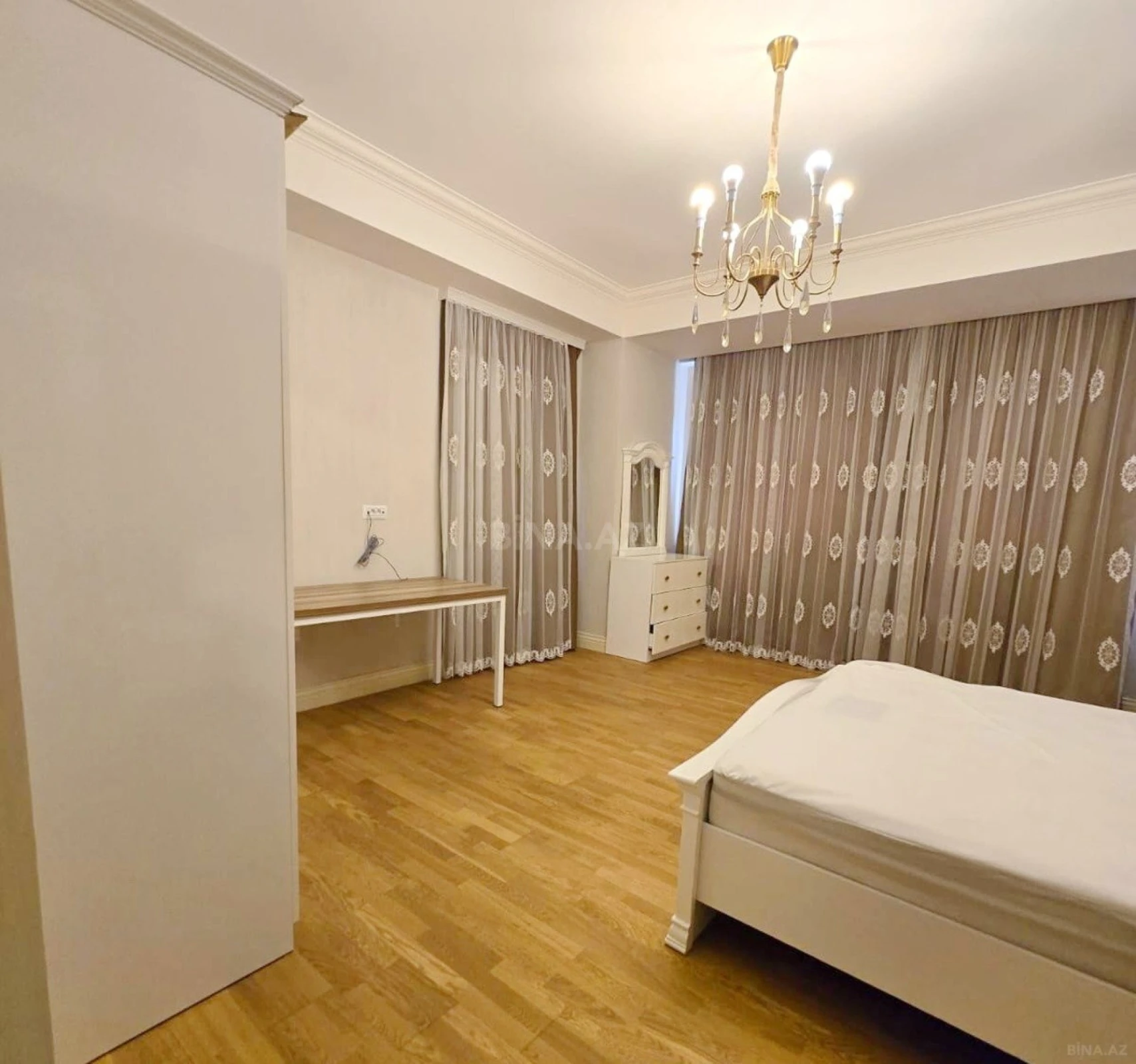 Kirayə verilir 5 otaqlı mənzil 256 m²